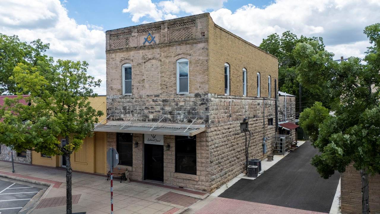107 W Center St - Photo 1