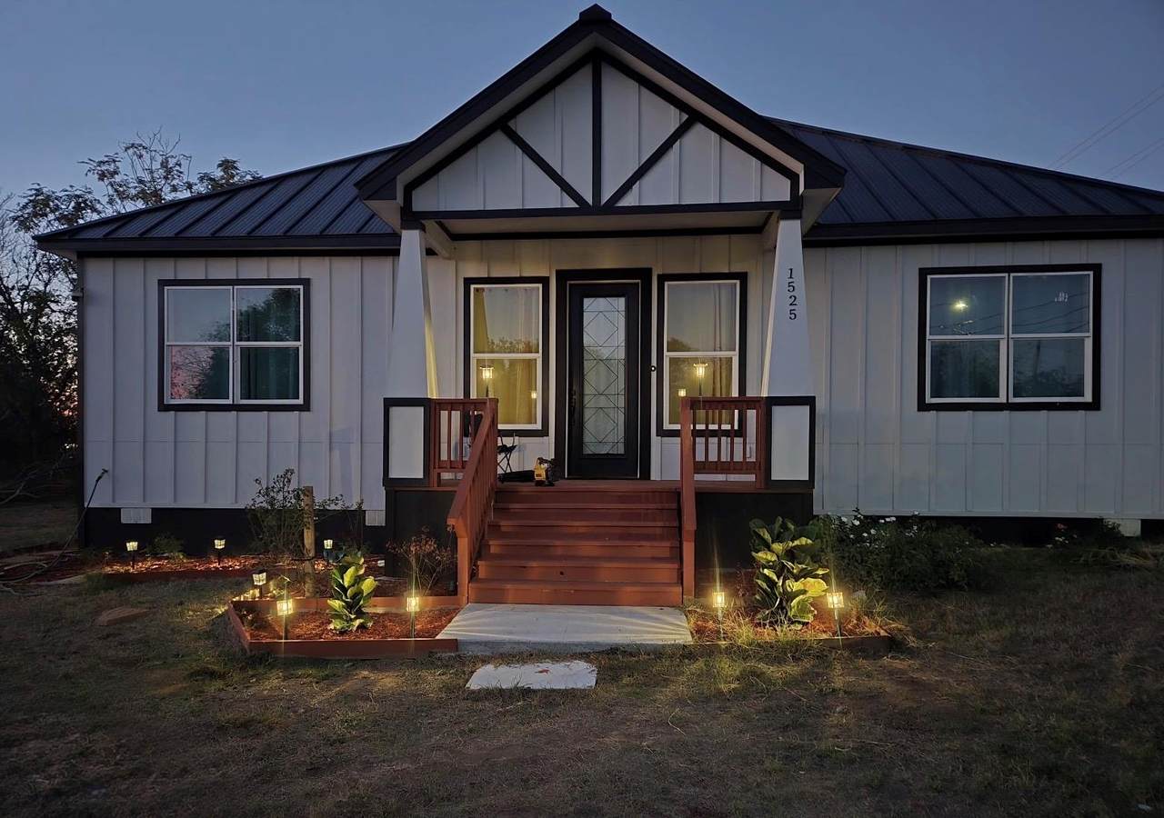 1525 Waco St - Photo 1