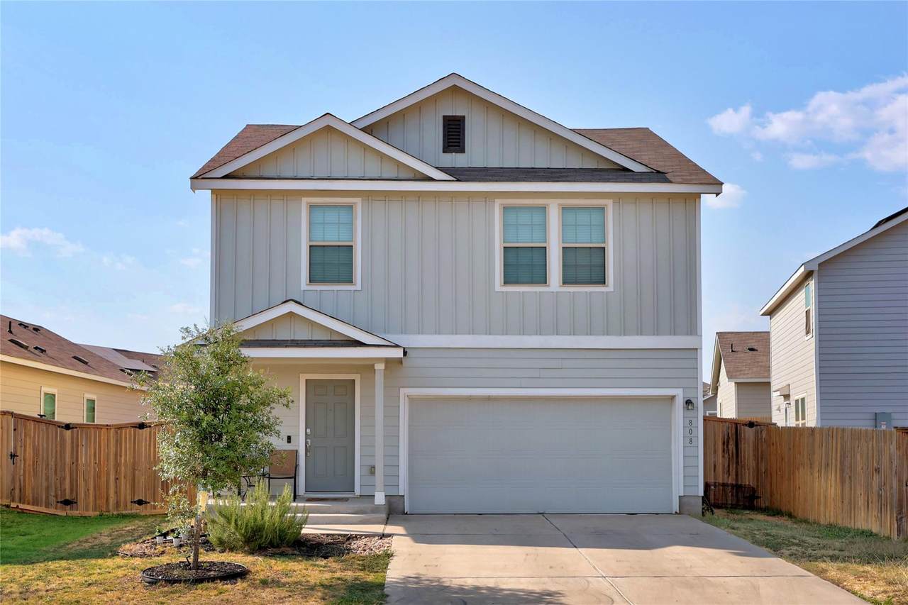 808 Circle Way - Photo 1