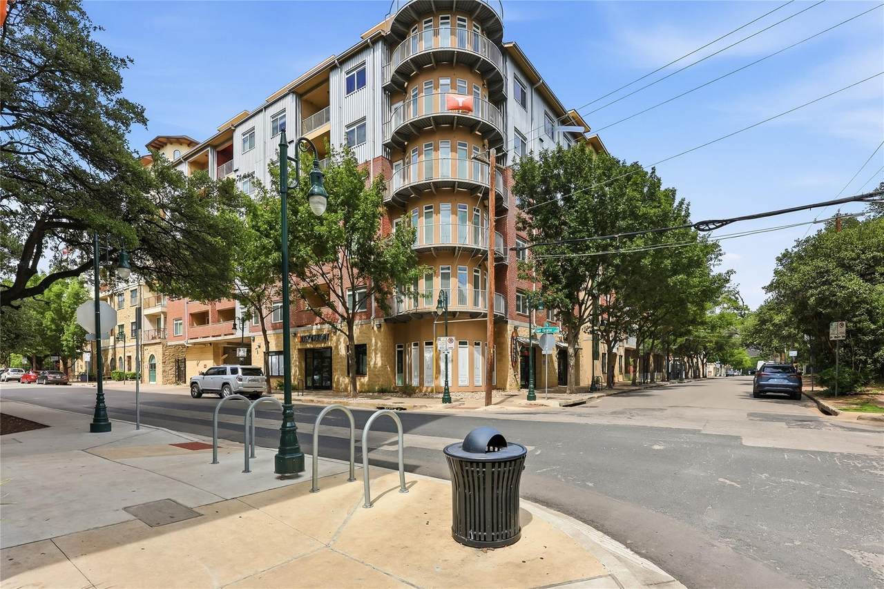 910 25th St - Photo 1