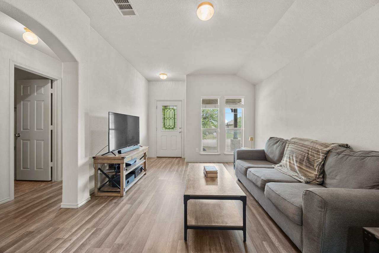 https://bt-photos.global.ssl.fastly.net/austin/1280_boomver_1_7026695-2.jpg