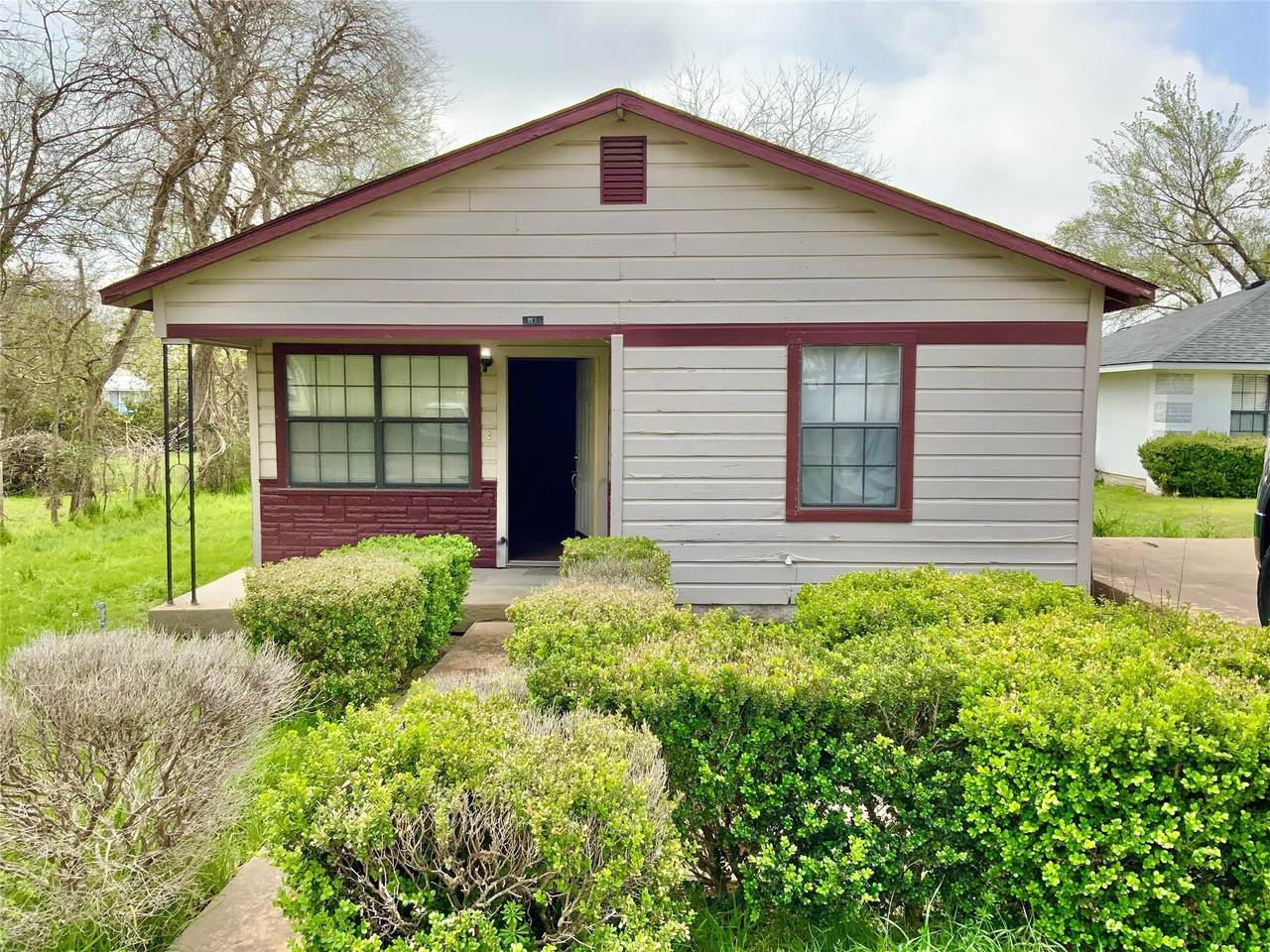 1113 3rd St - Photo 1