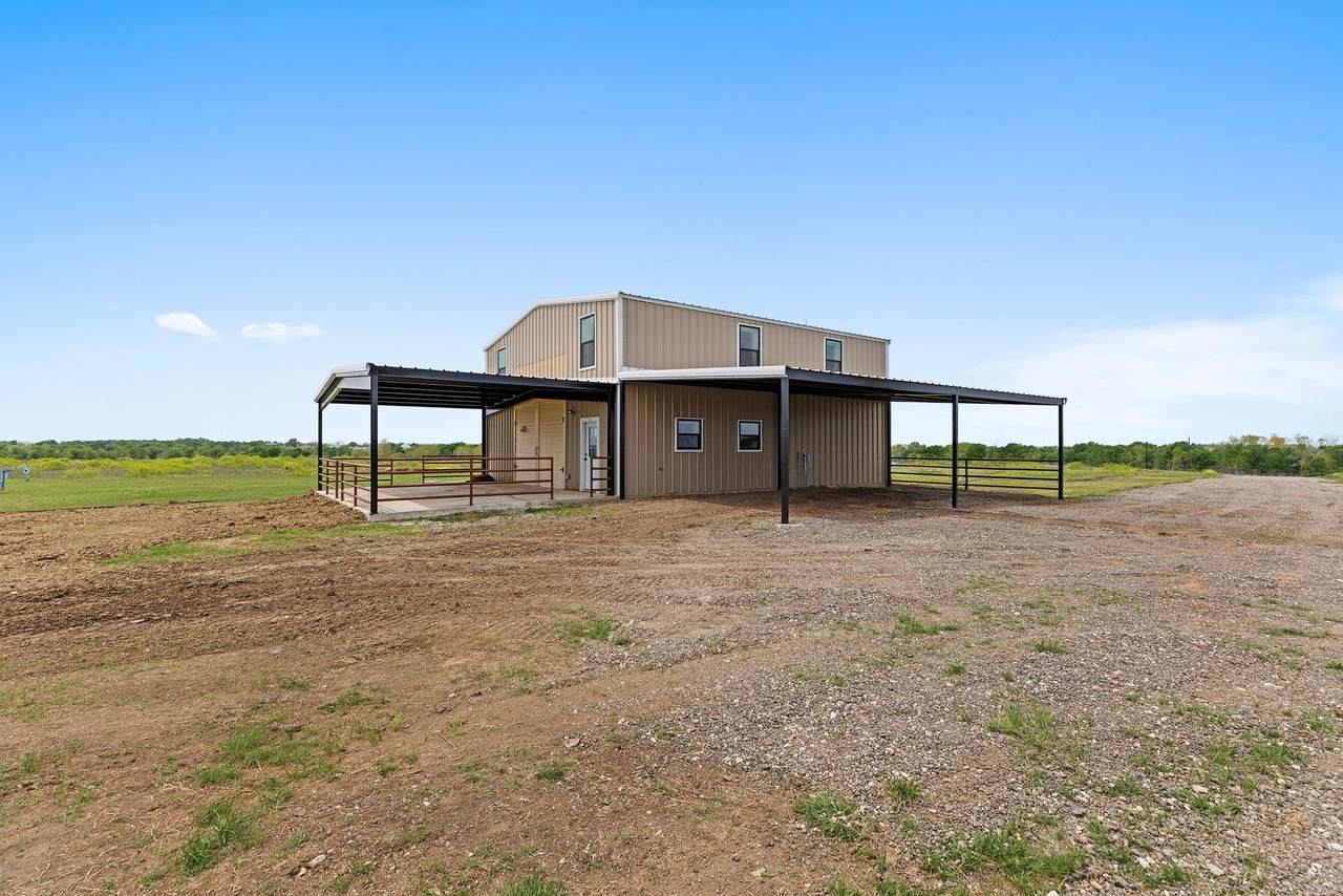 2500 Cr 466 Rd - Photo 1