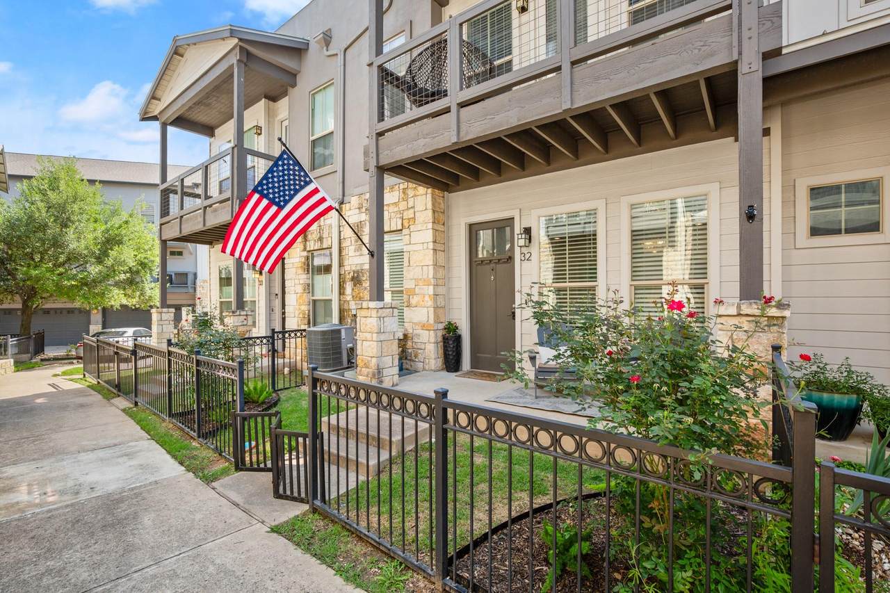 2520 Bluebonnet Ln - Photo 1