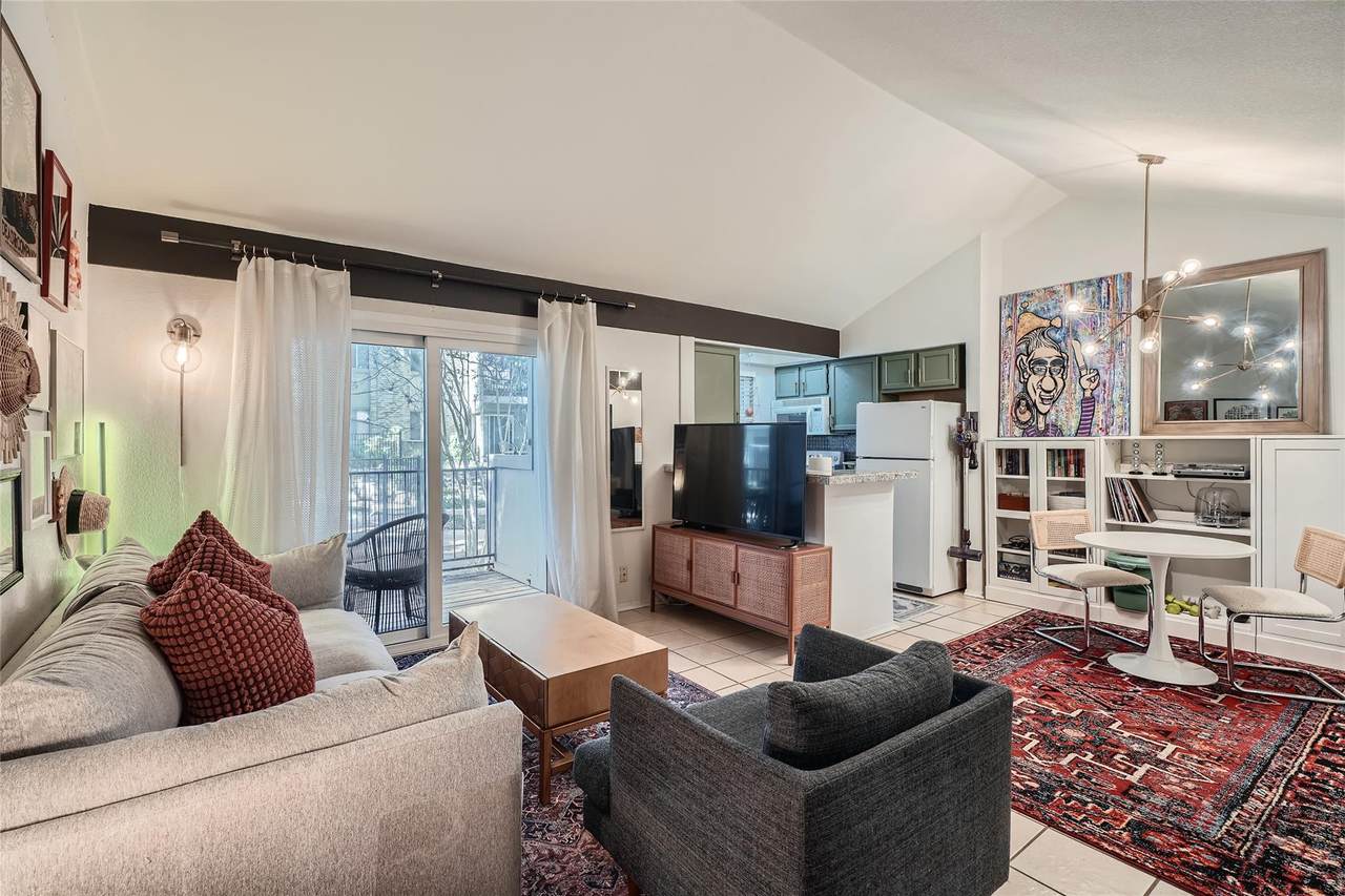 3018 1st St - Photo 1