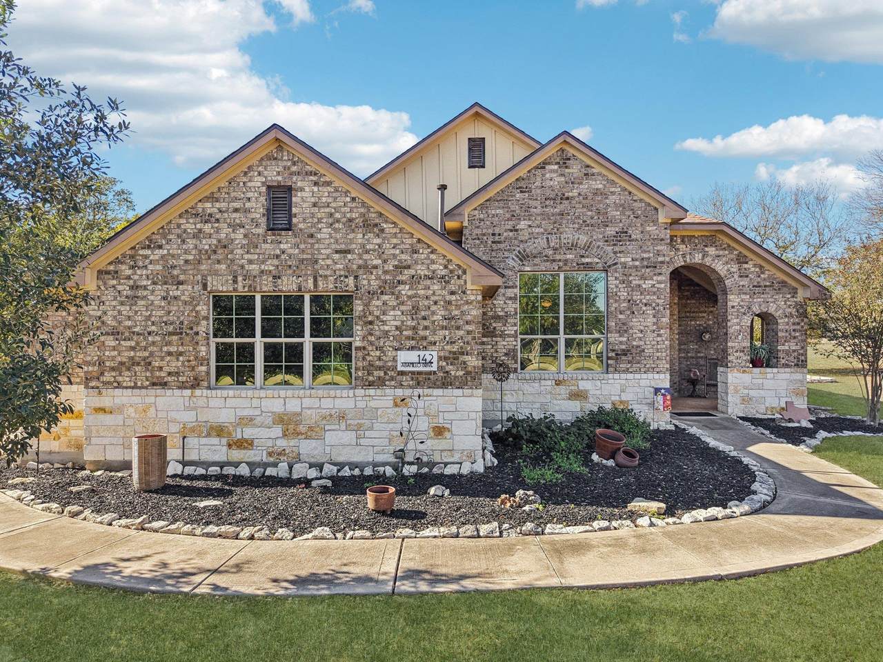 142 Abamillo Dr - Photo 1