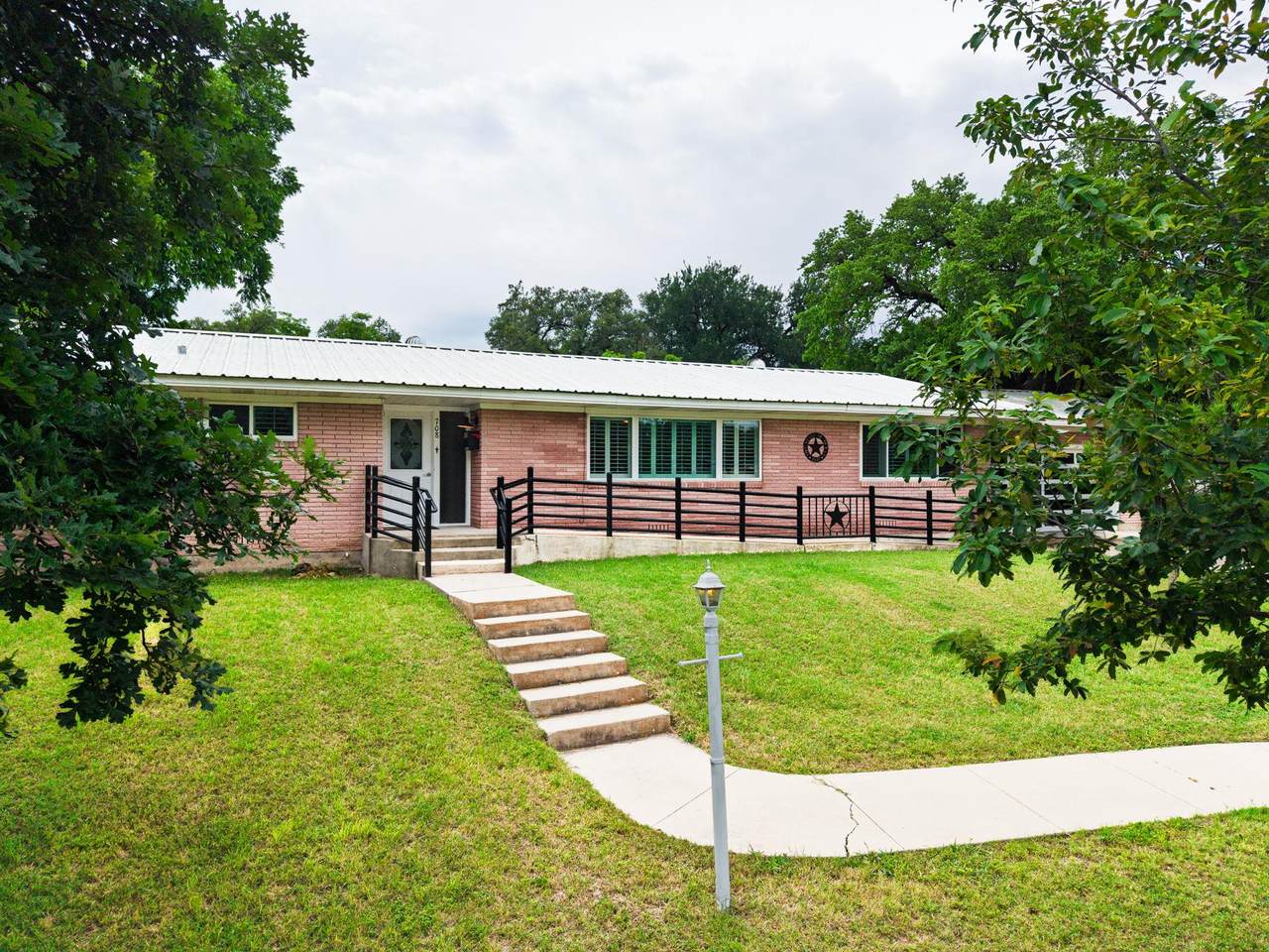 https://bt-photos.global.ssl.fastly.net/austin/1280_boomver_1_7163525-2.jpg