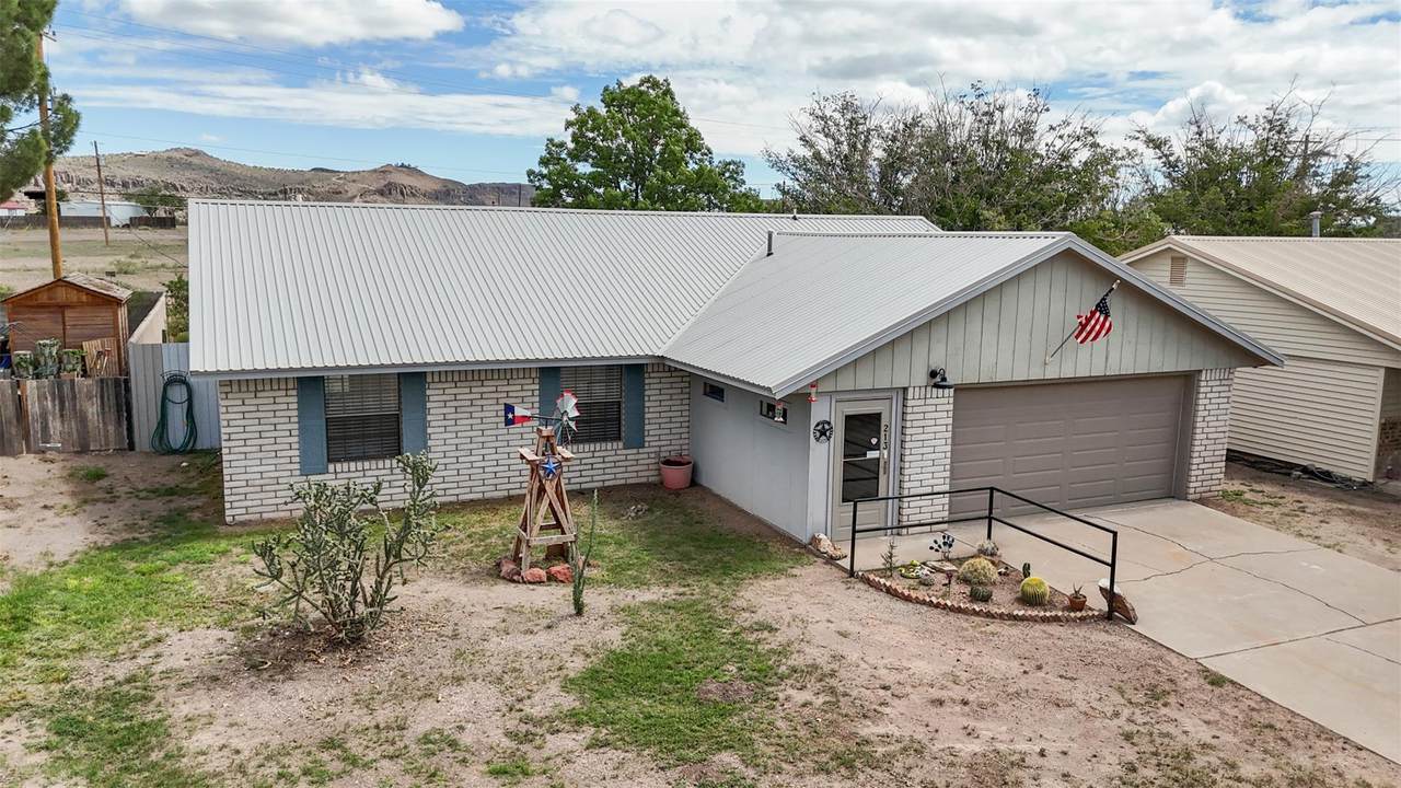 213 Circle C Ave - Photo 1