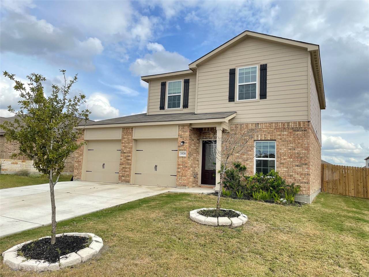 1579 Violet Ln - Photo 1
