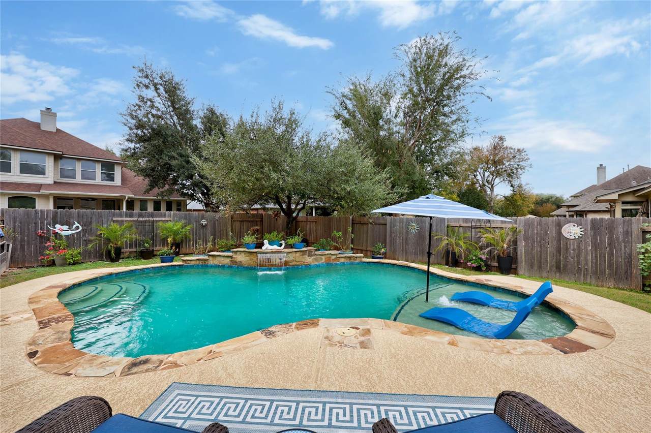 1102 Rowley Dr - Photo 1