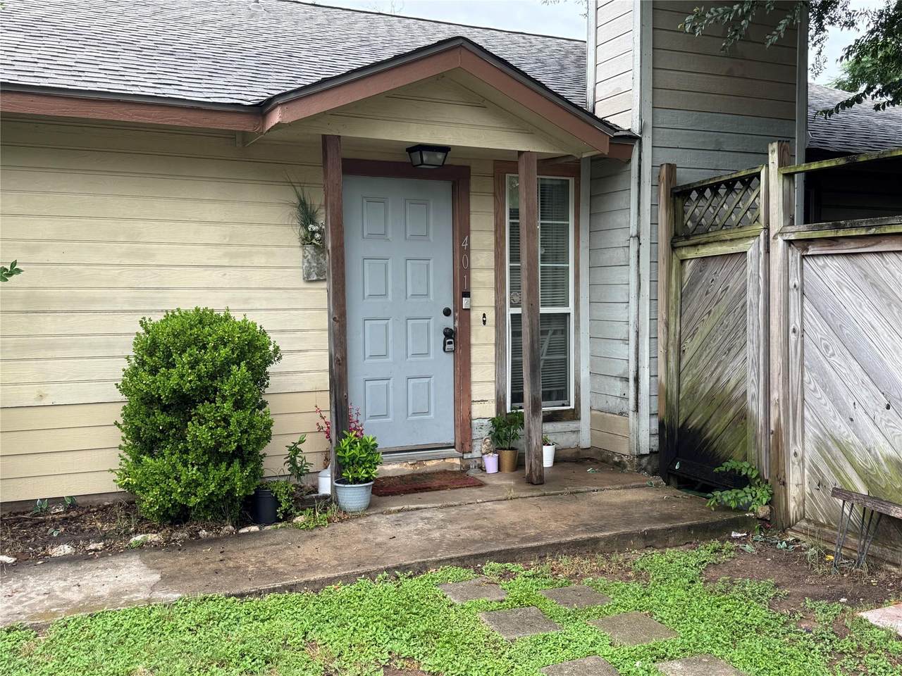 401 Cypress Ln - Photo 1