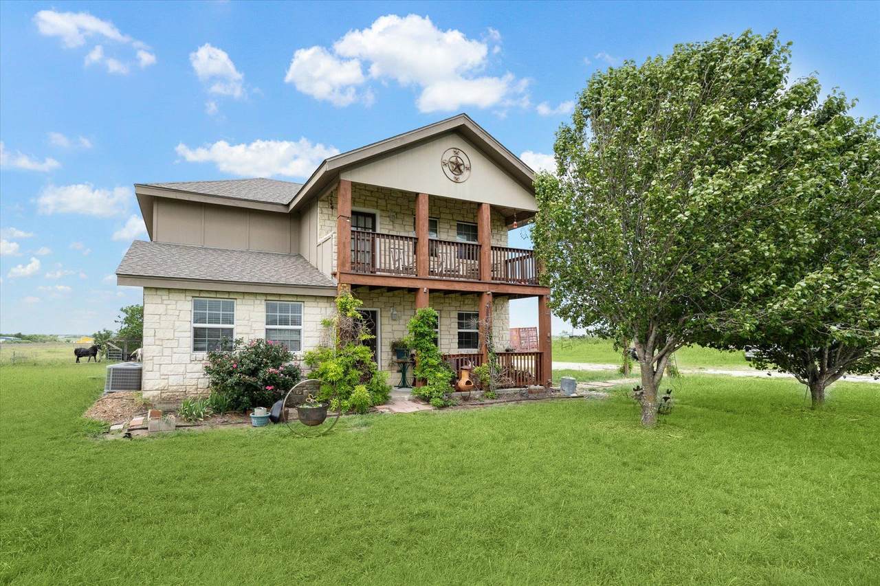 2334 County Road 464 - Photo 1