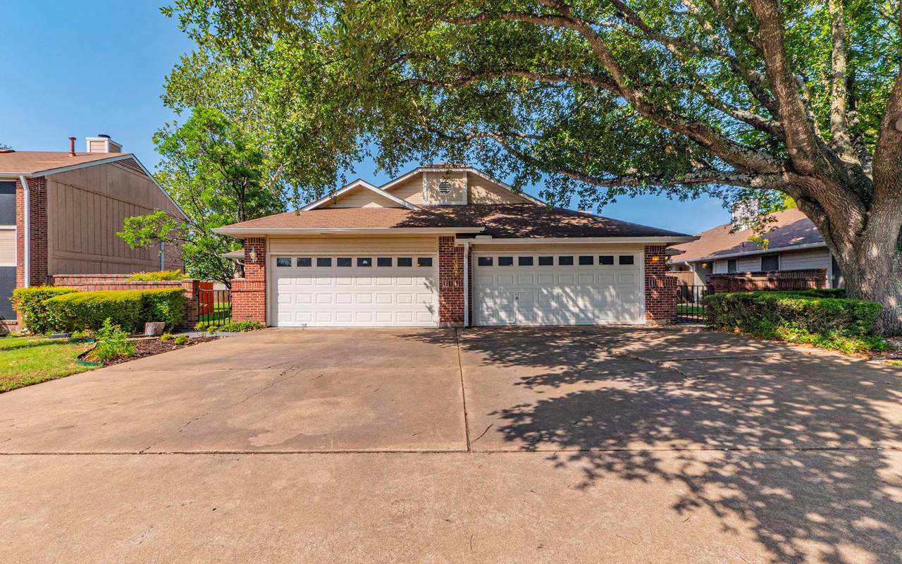 1007 Markham Ln - Photo 1