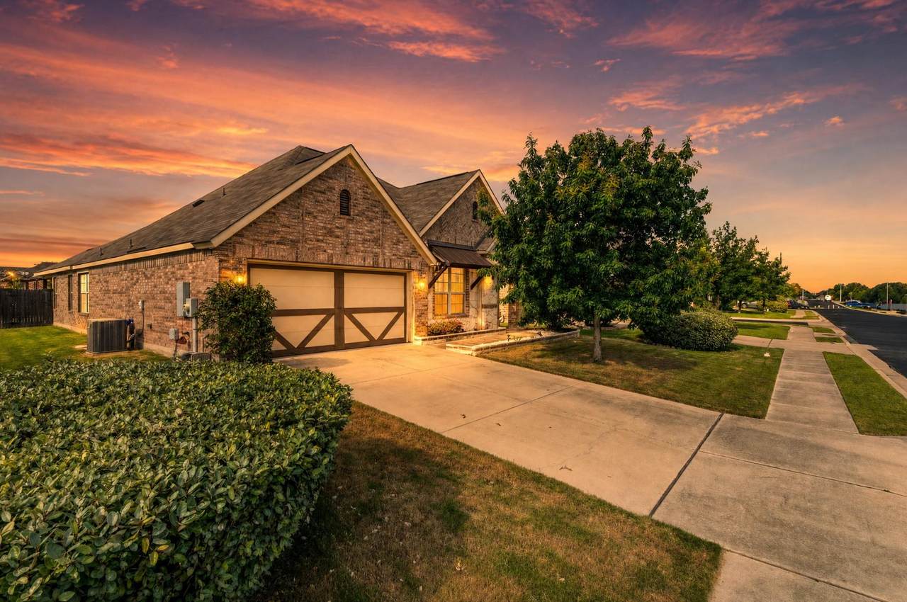 804 Farm House Dr - Photo 1