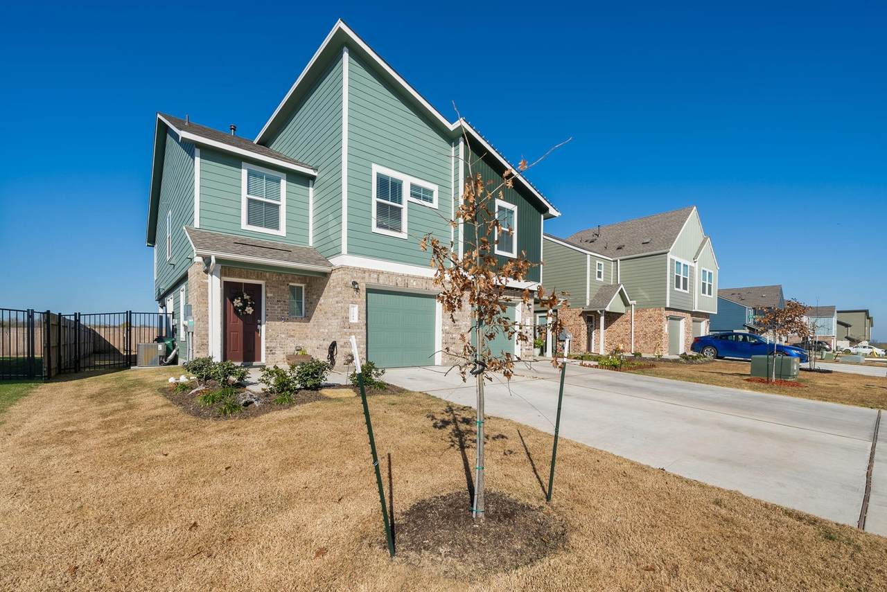 7204 Sparkling Light Dr - Photo 1