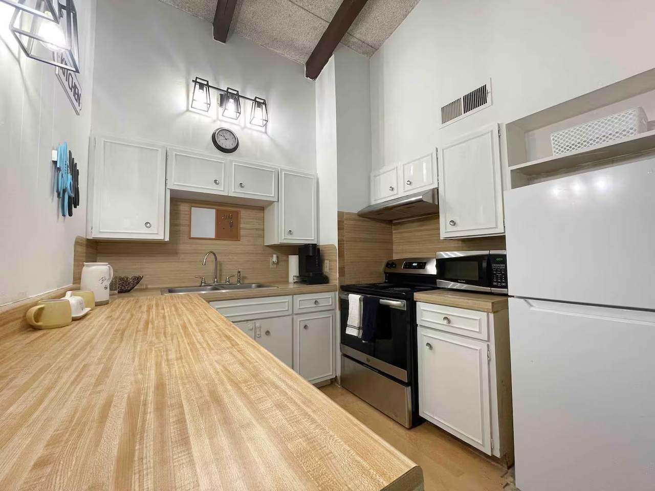 2404 Longview St - Photo 1