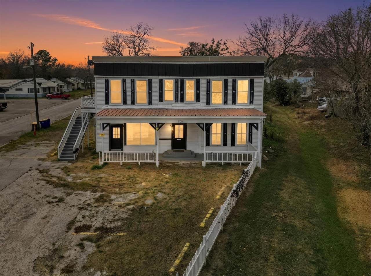 901 Saint Joseph St - Photo 1