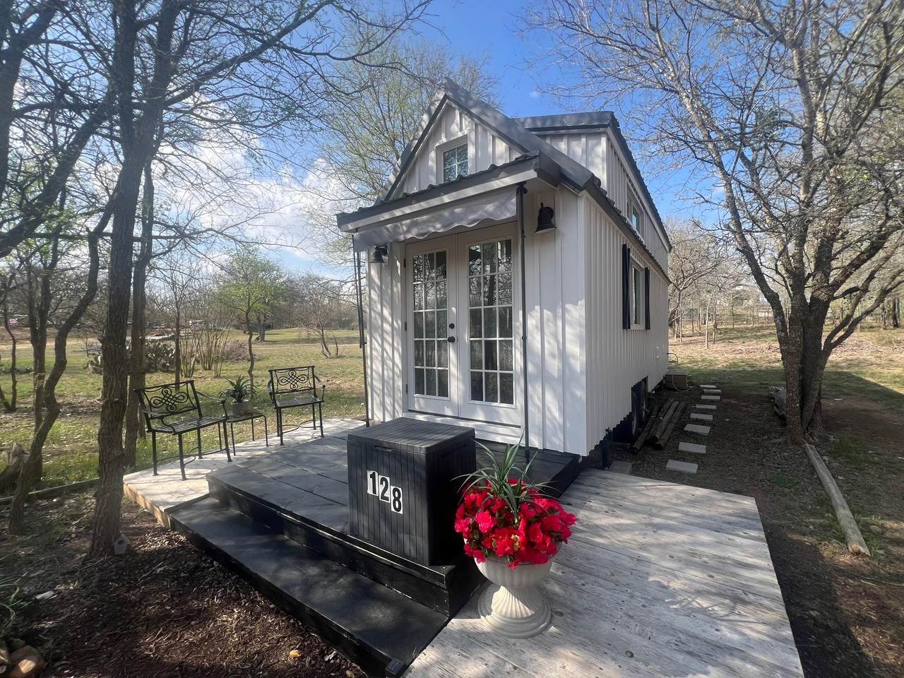 128 Arrowhead Ct - Photo 1
