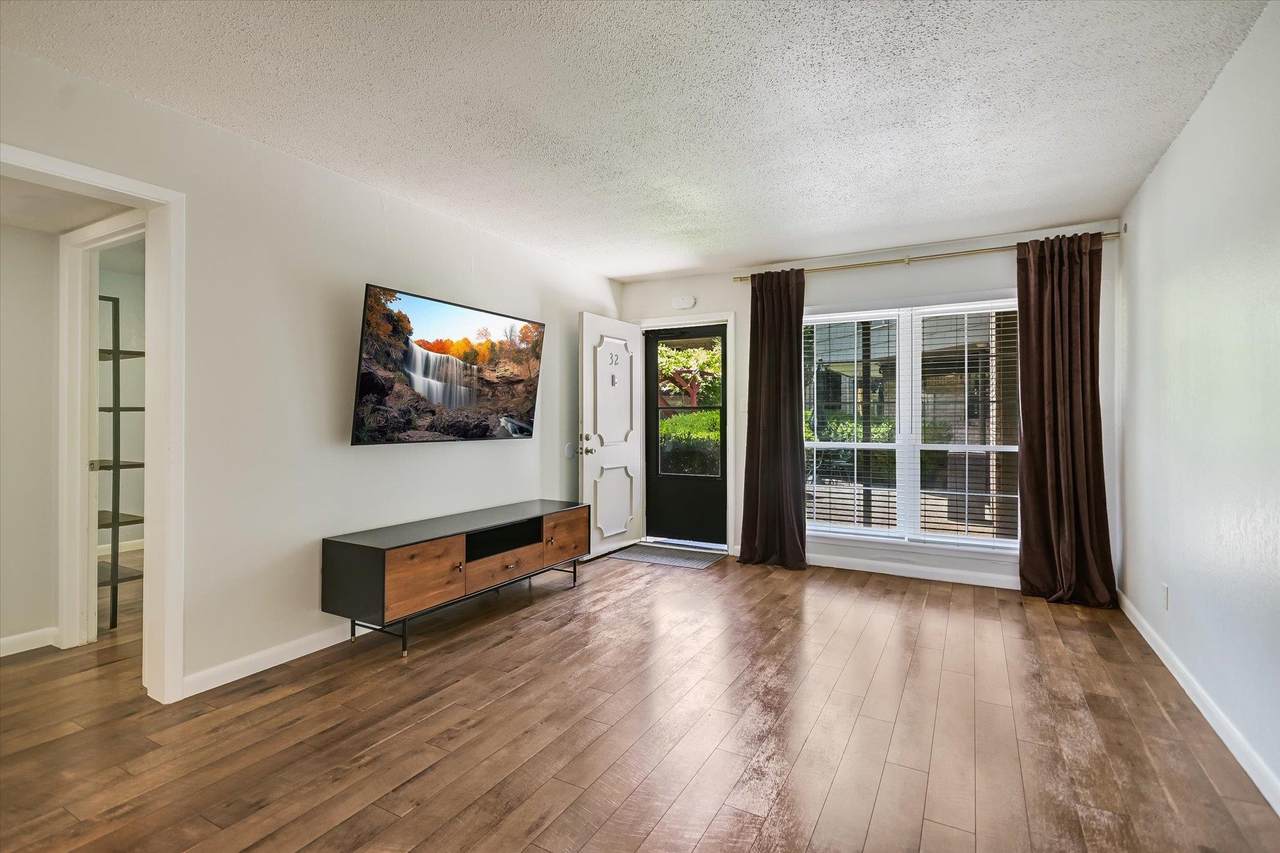 2425 Ashdale Dr - Photo 1
