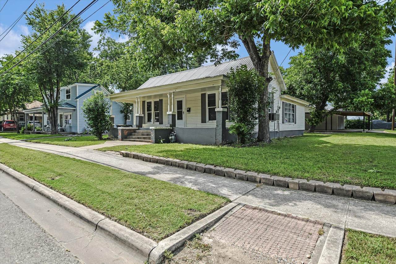 312 10th St - Photo 1