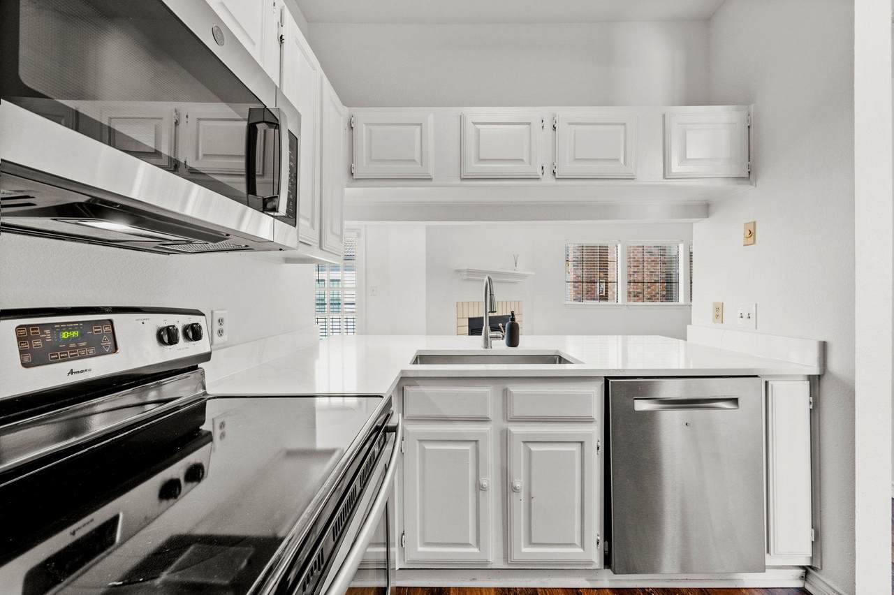 3001 Cedar St - Photo 1