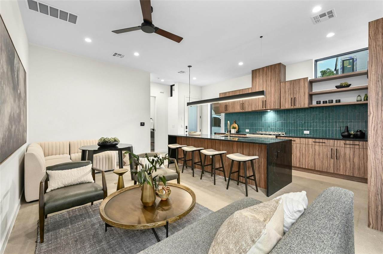 219 Lessin Ln - Photo 1