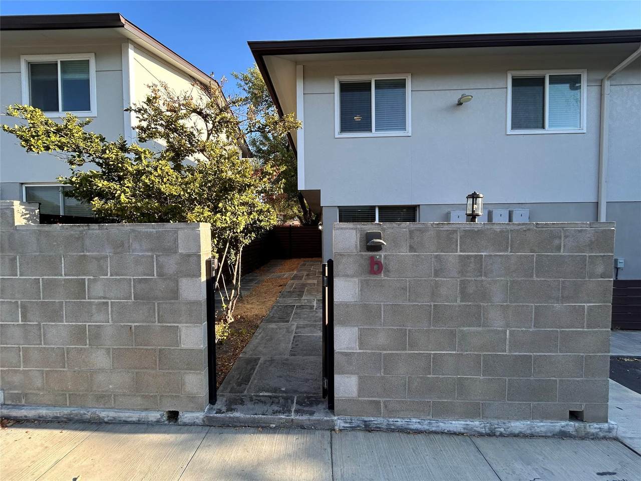 8920 Trone Cir - Photo 1