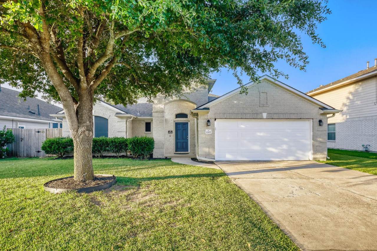 1207 Utopia Ln - Photo 1
