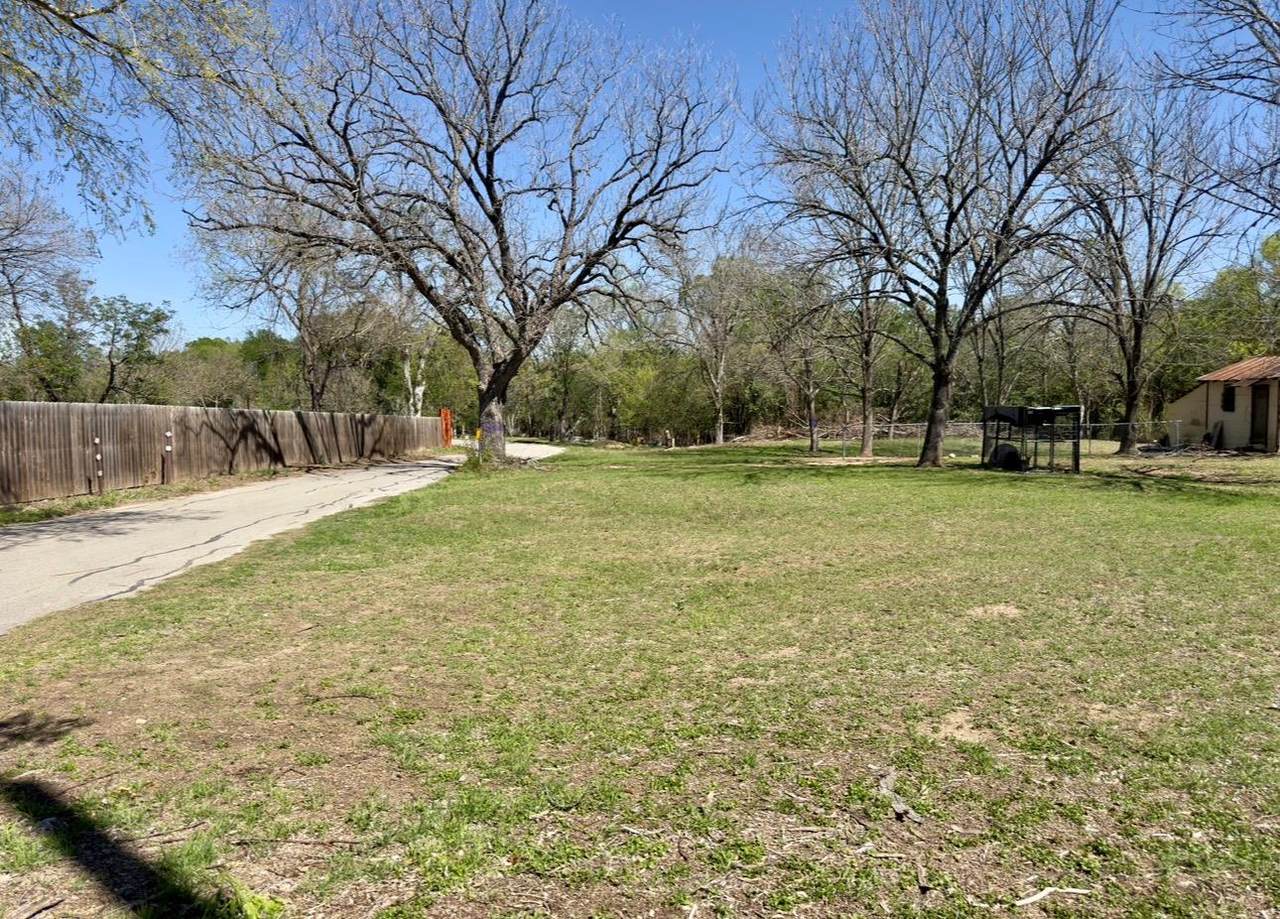 600 Sabine St - Photo 1
