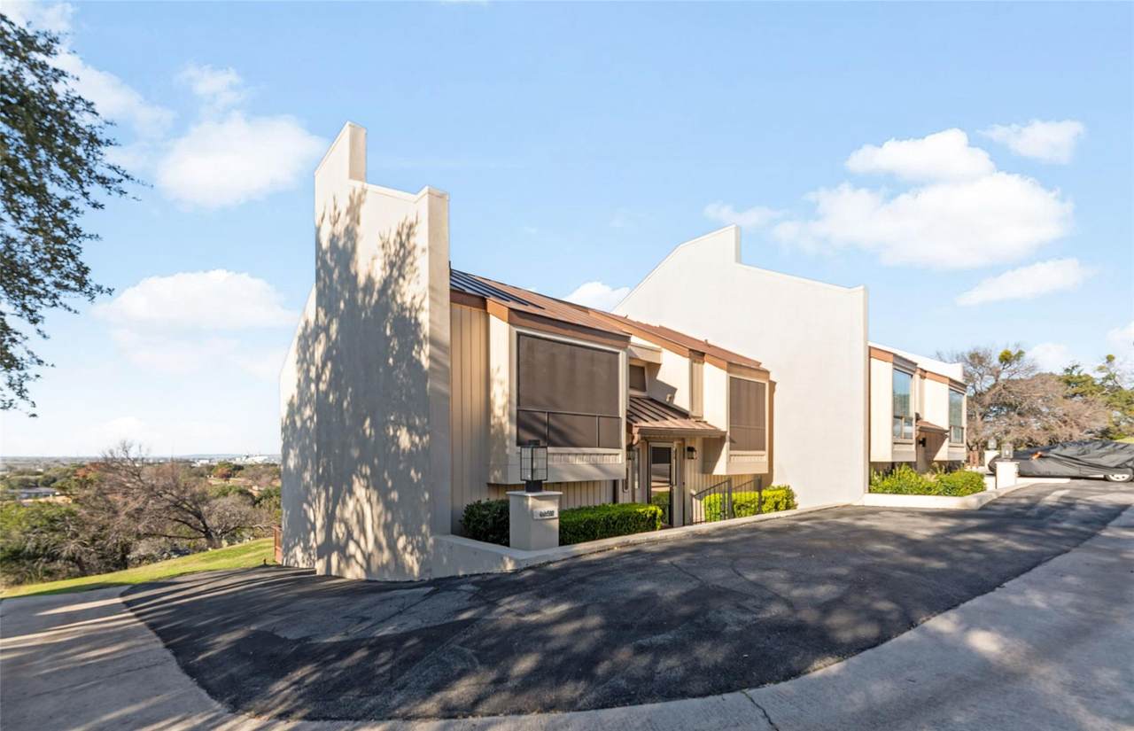 409 Hi There - Photo 1