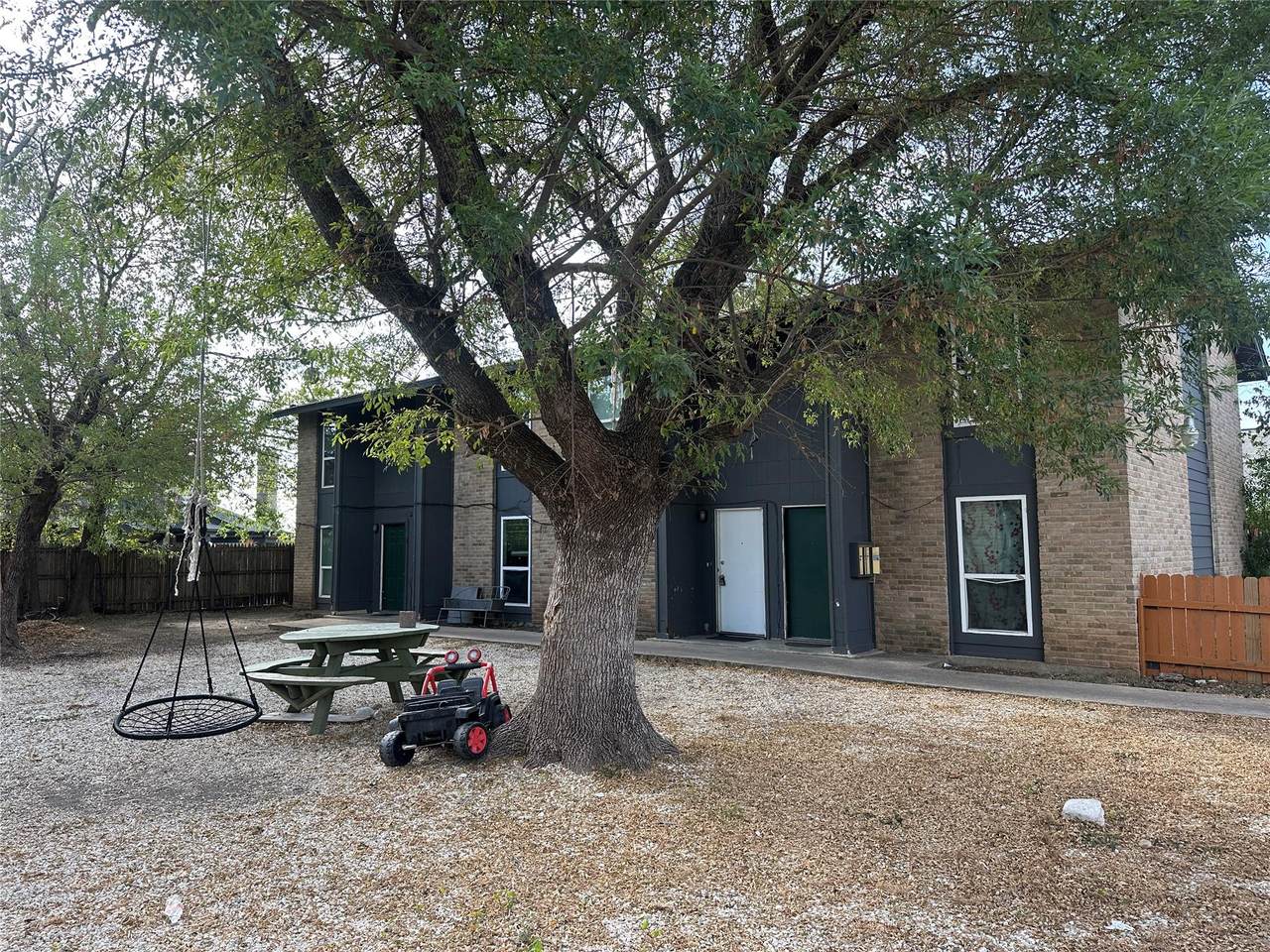8611 Putnam Dr - Photo 1
