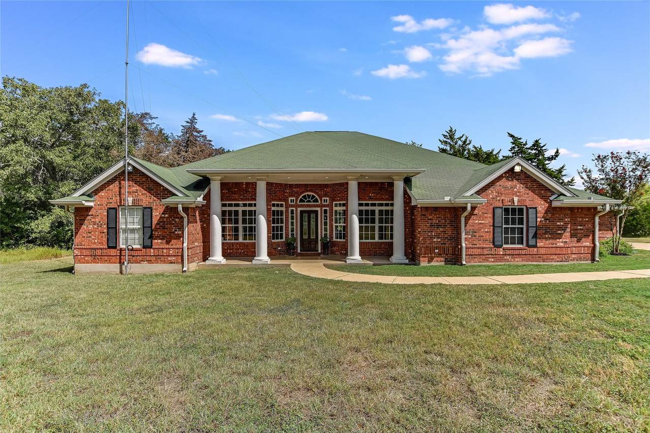 741 Knobbs Rd - Photo 1