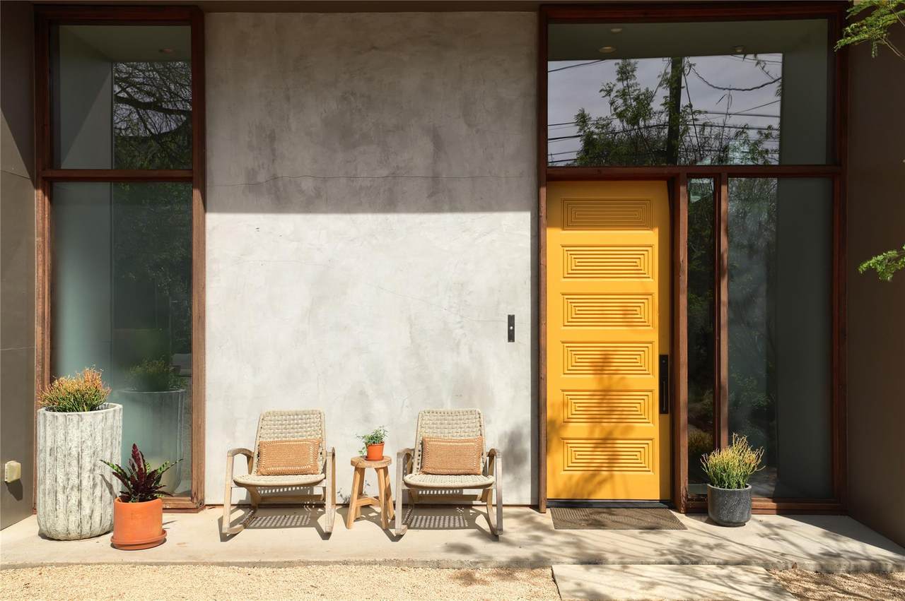 2412 9th St - Photo 1