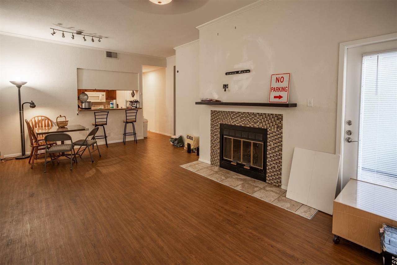 807 25th St - Photo 1