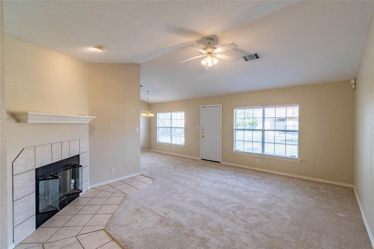 2604 Peach Tree Ln - Photo 1