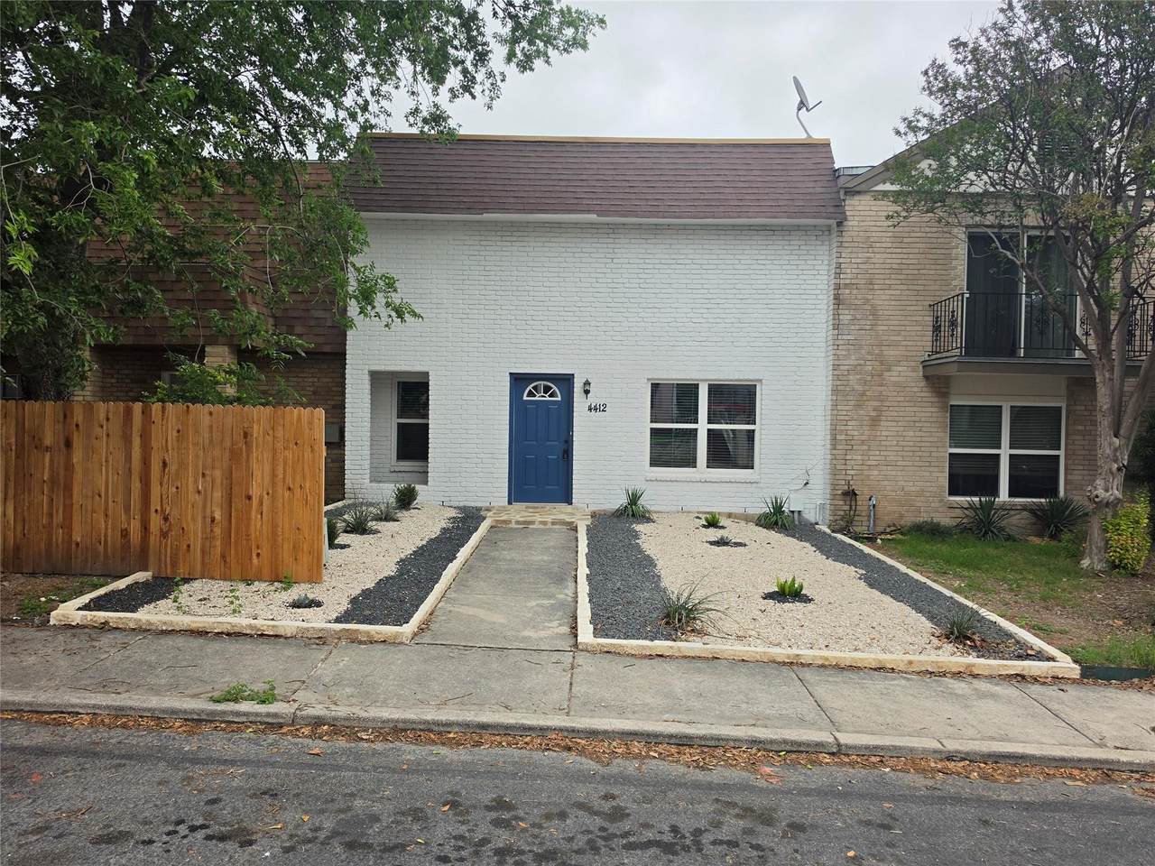 4412 Shakertown - Photo 1