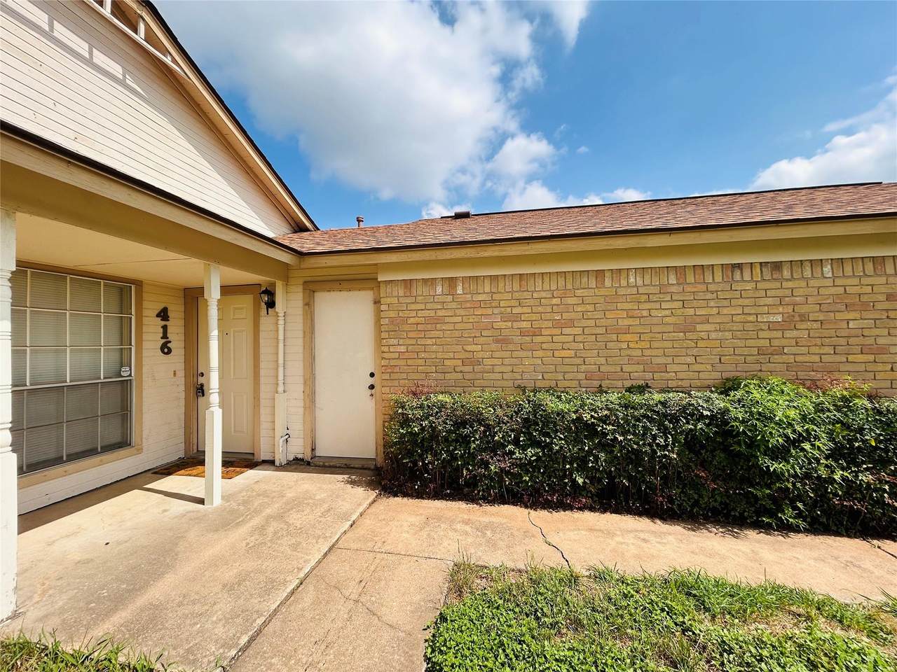 416 Greenlawn Blvd - Photo 1
