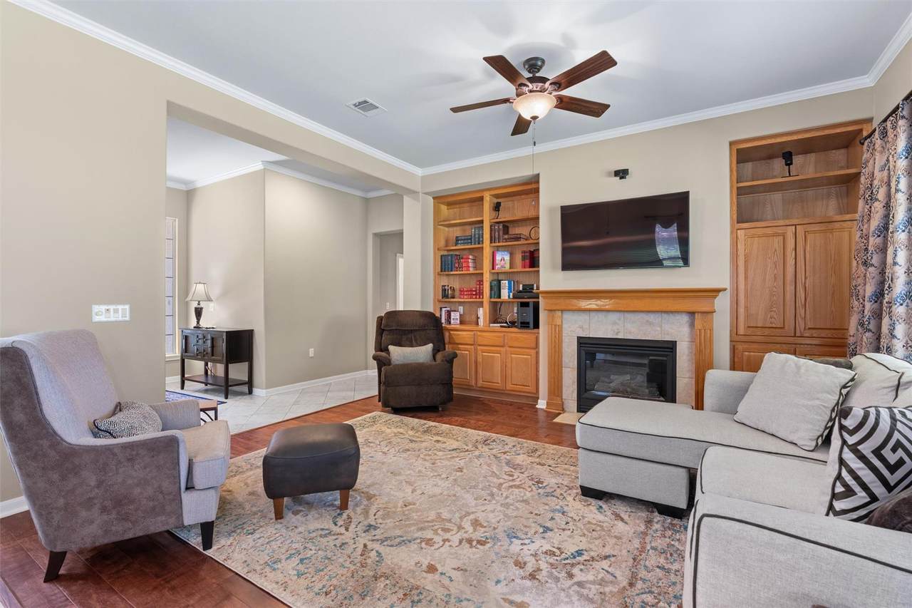 110 Persimmon Ln - Photo 1