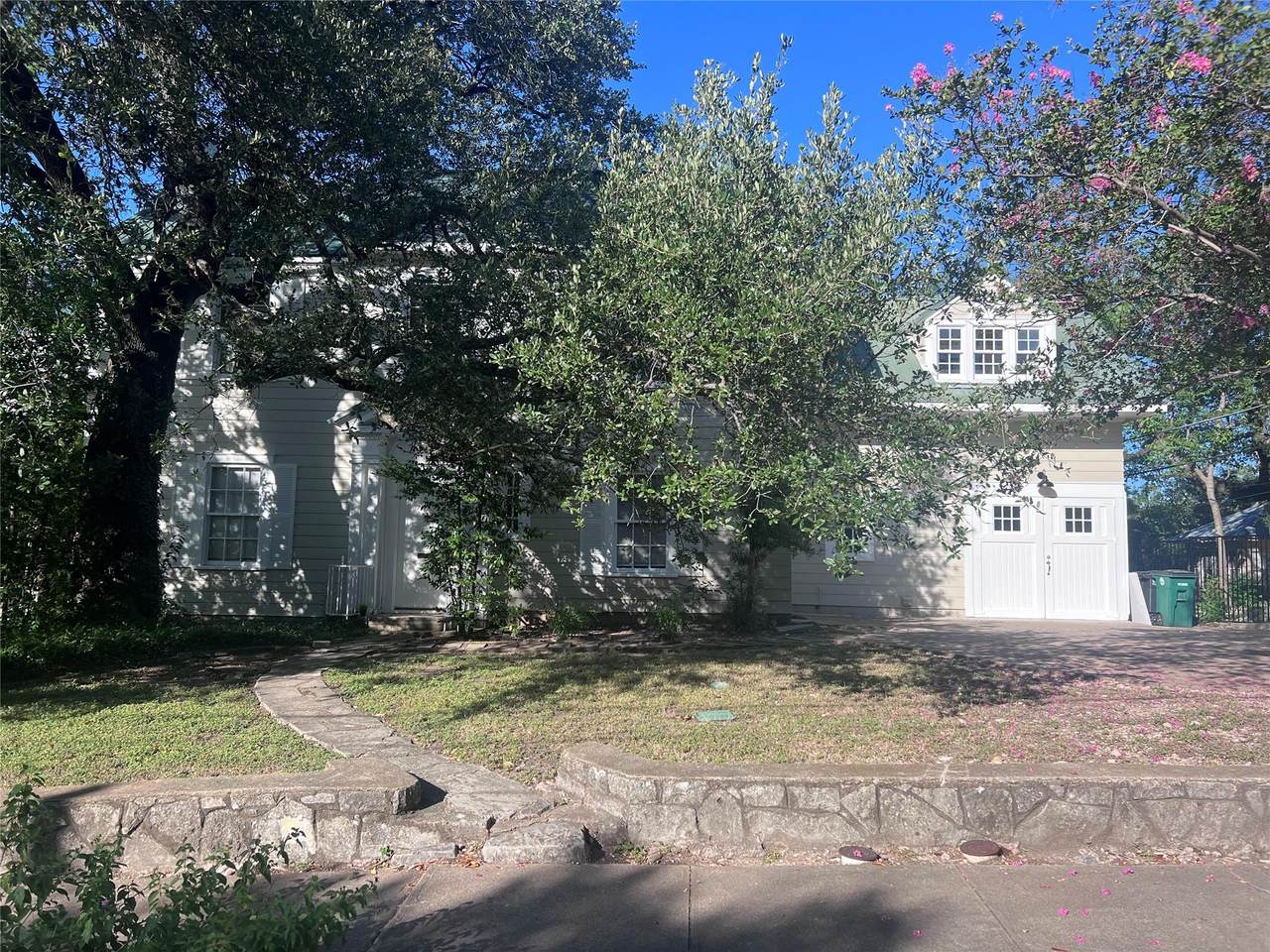 305 Moore Blvd - Photo 1