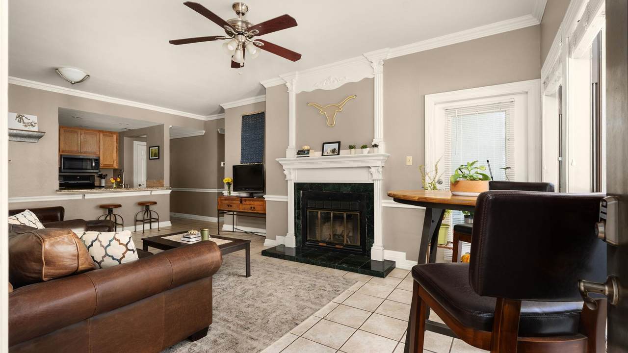 807 25th St - Photo 1