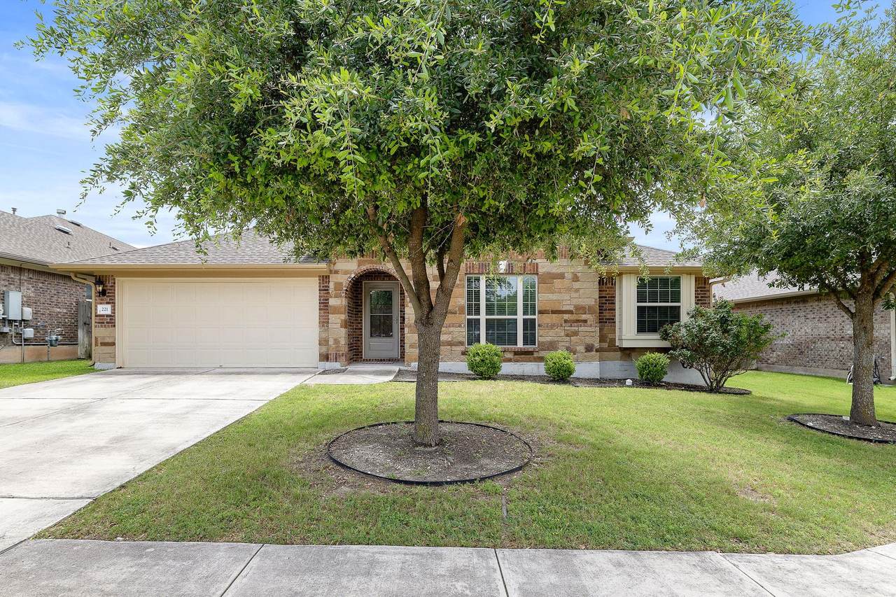 221 Loch Lomond St - Photo 1