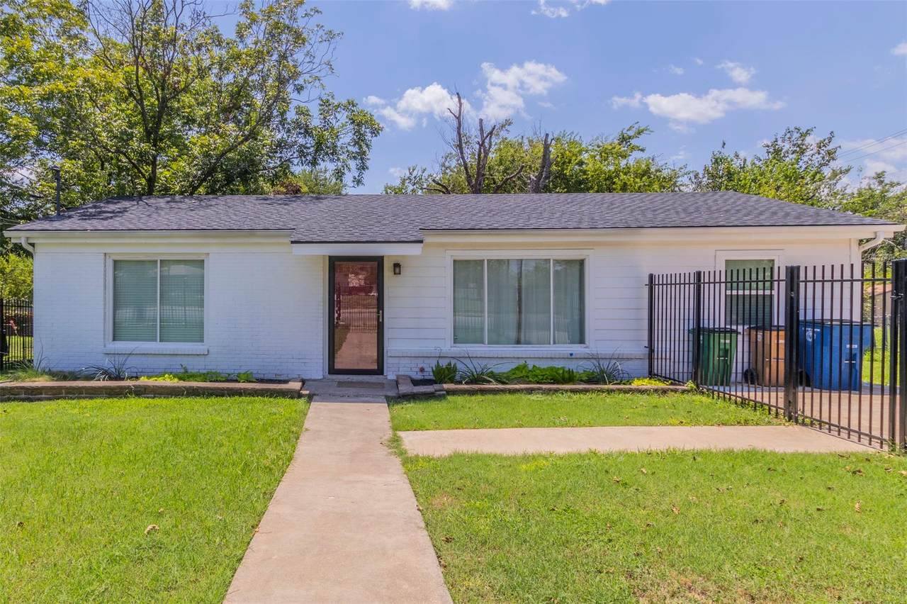 2903 Rogge Ln - Photo 1