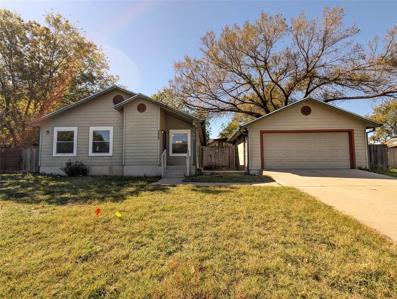 2200 Magnolia Dr - Photo 1