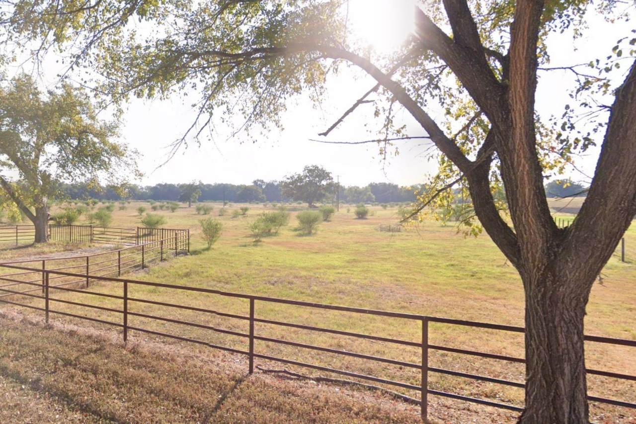 465 Oak Grove Rd - Photo 1
