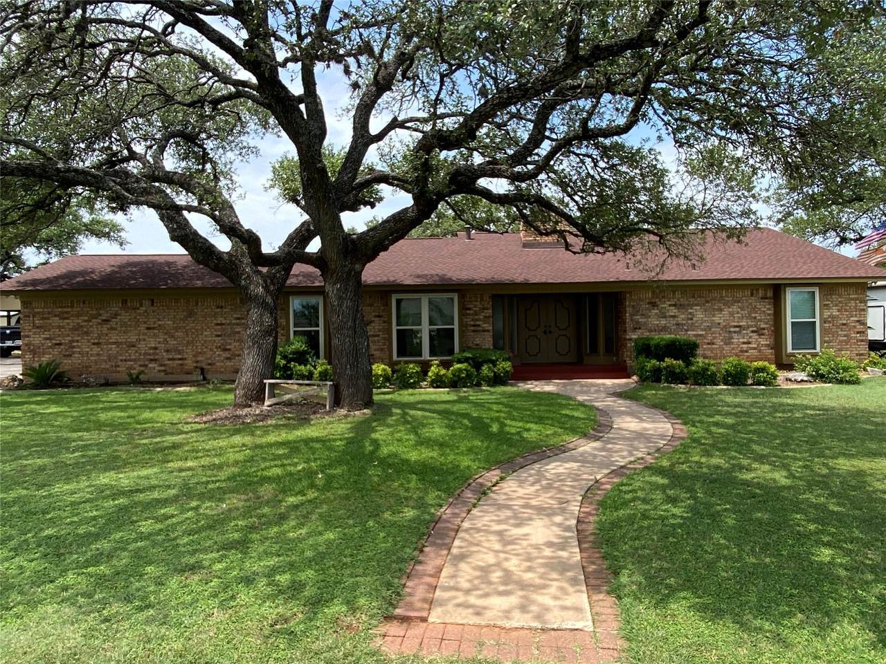 140 Oakridge Rd - Photo 1