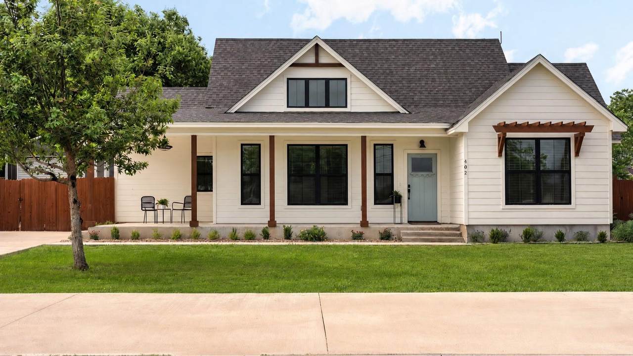 402 Ash Dr - Photo 1