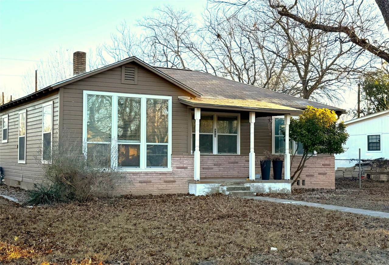 420 Stonewall St - Photo 1