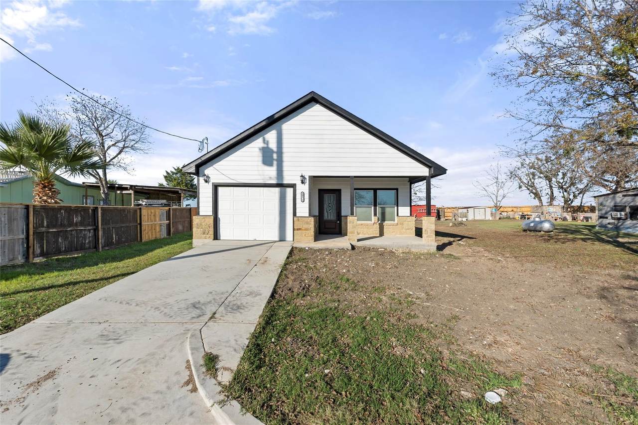 501 Plum St - Photo 1