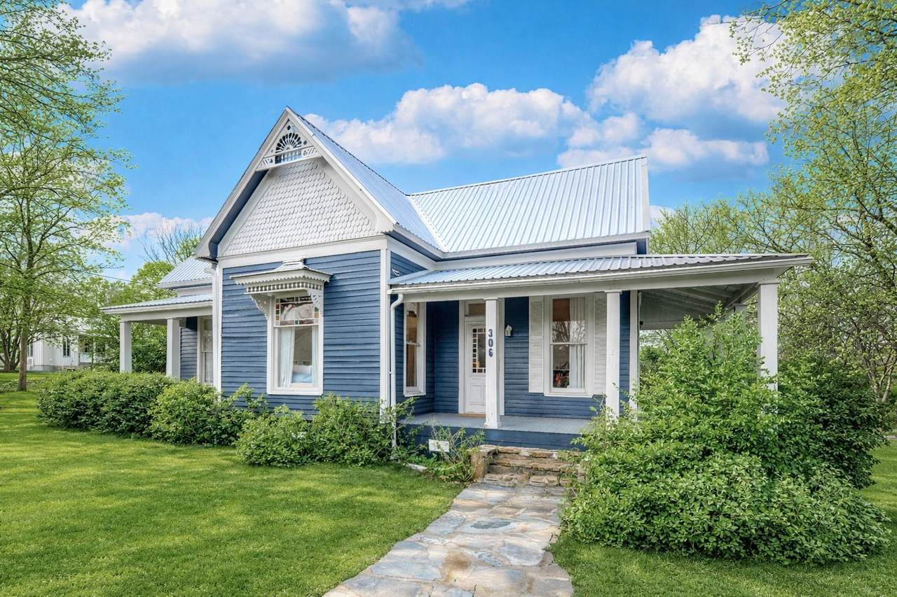 306 5th Ave - Photo 1