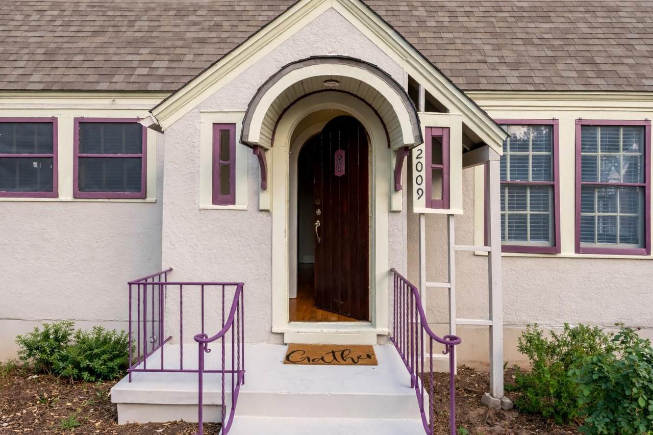 2009 Travis Heights Blvd - Photo 1